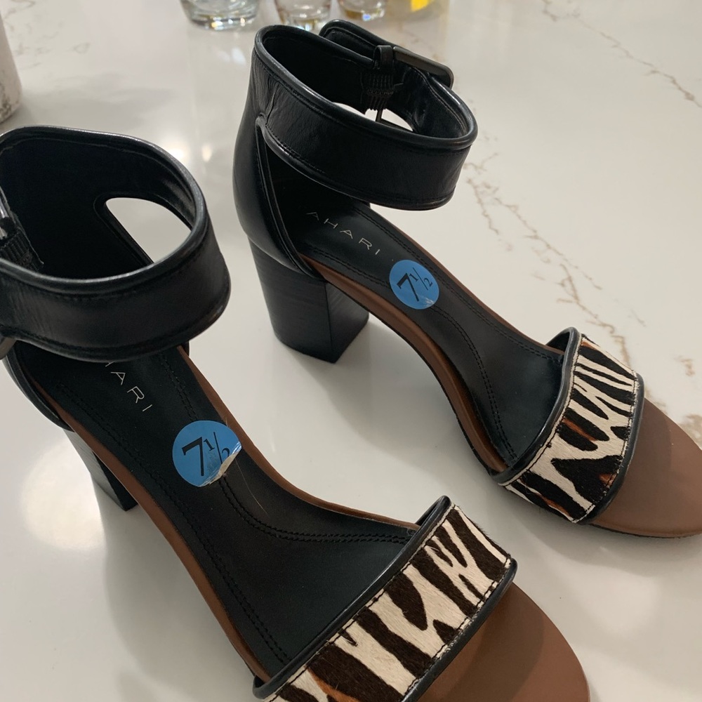 TAHARI shoes size 7.5